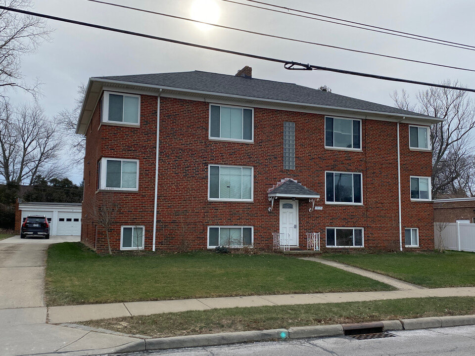 19101 Hilliard Blvd, Unit Apt 6 in Rocky River, OH - Foto de edificio