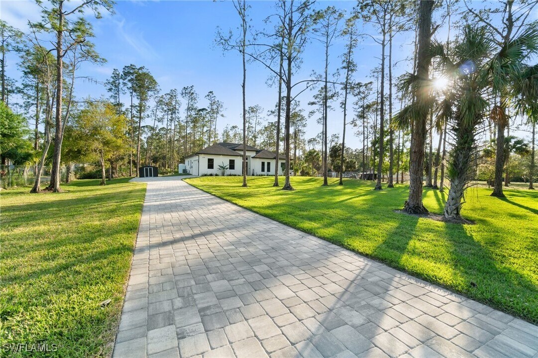 3724 2nd Ave NE in Naples, FL - Building Photo