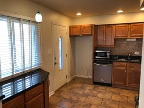 1674 Maple St in Des Plaines, IL - Building Photo - Building Photo