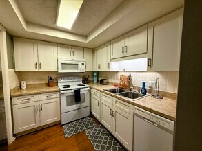 413 Marjon Ave in Dunedin, FL - Building Photo - Building Photo