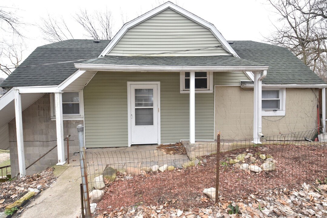 1311 Montgomery Rd in Mishawaka, IN - Building Photo