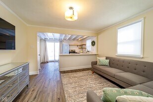 388 W Pearl St in Greenwood, IN - Building Photo