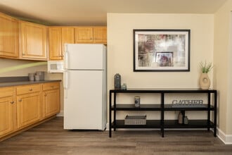Hyde Park Apartments in Essex, MD - Building Photo - Building Photo
