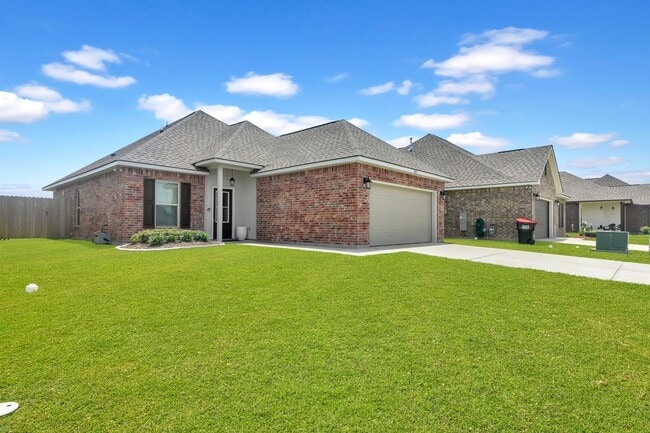 201 Resthaven Wy in Lafayette, LA - Building Photo - Building Photo