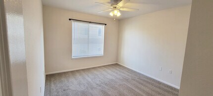 127 Jules Dr in Gypsum, CO - Building Photo - Building Photo