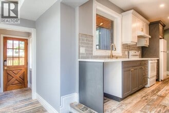 16 Wellington St N in Kitchener, ON - Building Photo - Building Photo