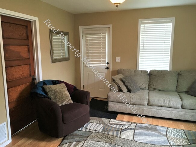 505 E Main St in East Helena, MT - Building Photo - Building Photo