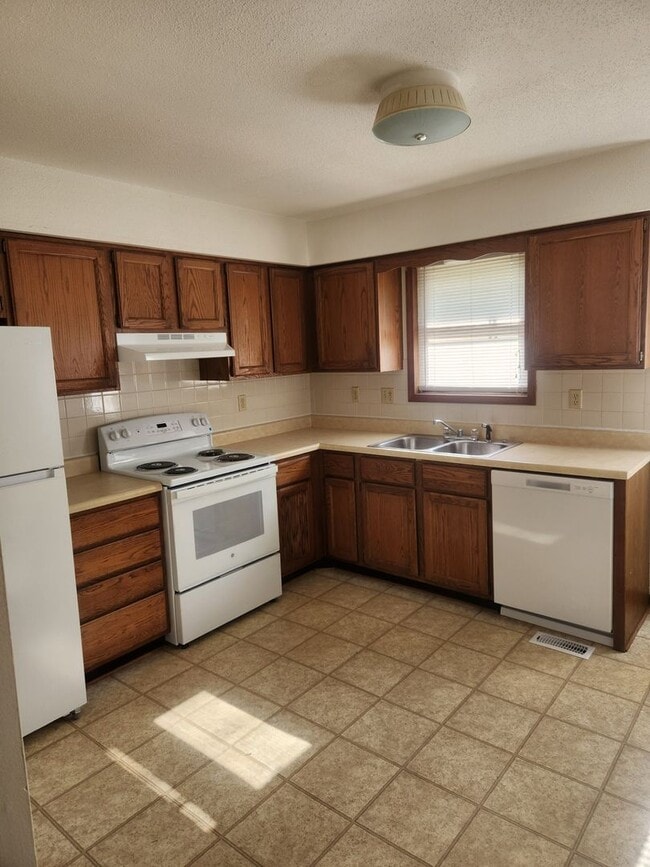 409 N Ridgeview Dr in Warrensburg, MO - Building Photo - Building Photo