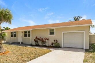 1142 Monroe Blvd in Lantana, FL - Building Photo - Building Photo