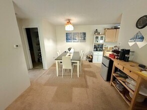 4 Village Green Ln in Natick, MA - Building Photo - Building Photo