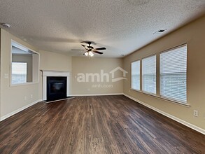 1910 Double Cedar Dr in Charlotte, NC - Building Photo - Building Photo