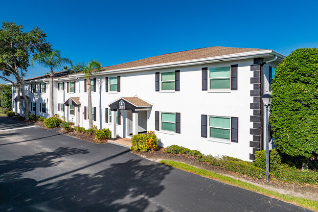 Fountains of Largo in Largo, FL - Foto de edificio - Building Photo