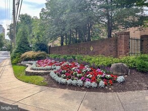 11401 Commonwealth Dr in Rockville, MD - Building Photo - Building Photo