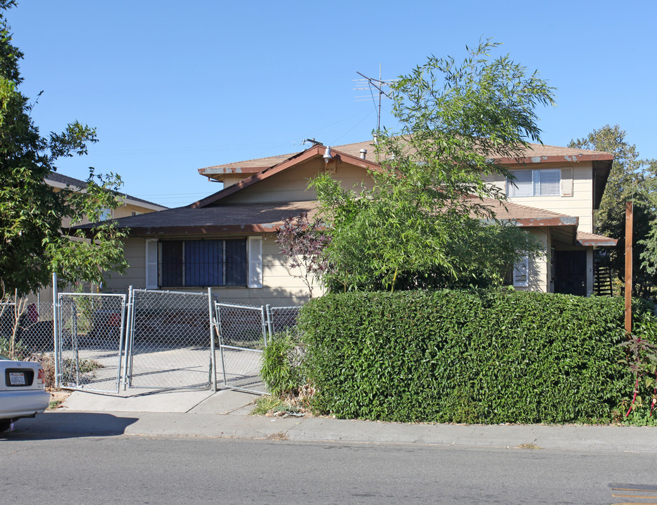 4197 Cuny Ave in Sacramento, CA - Foto de edificio