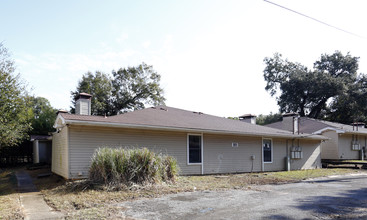 Benjamin Oaks Apartment in Pensacola, FL - Building Photo - Building Photo