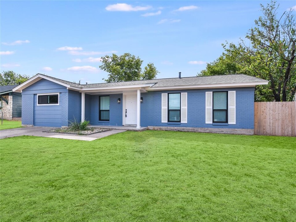 6909 Priscilla Dr in Austin, TX - Foto de edificio