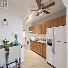 206 Augusta Ave in Toronto, ON - Building Photo - Building Photo