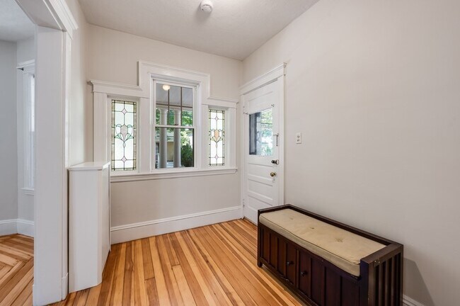 36 Granville Rd in Cambridge, MA - Foto de edificio - Building Photo
