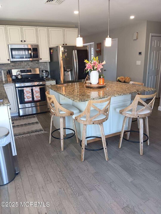 19 Venezia St in Toms River, NJ - Building Photo