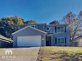 275 Indian Falls S in Montgomery, TX - Building Photo