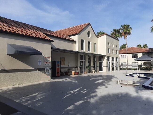 3405 Winkler Ave Ext in Ft. Myers, FL - Building Photo - Building Photo