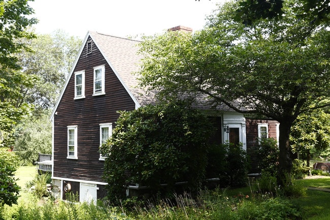 132 Weir St in Hingham, MA - Foto de edificio - Building Photo