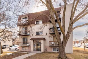 428 Robin Boul in Laval, QC - Building Photo