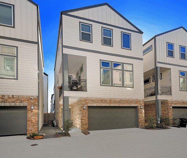 property at 800 W Donovan St