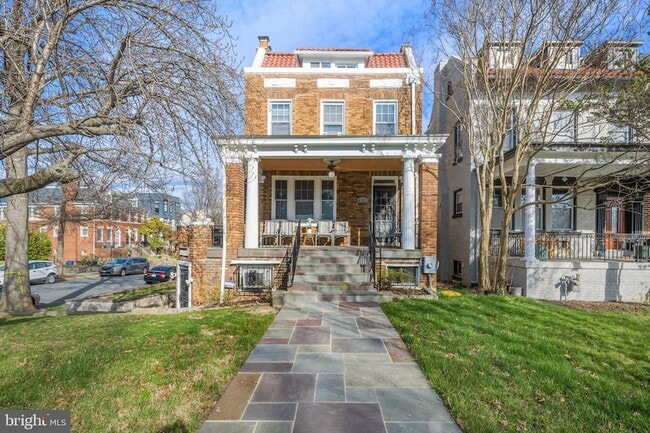 4221 16th St NW in Washington, DC - Foto de edificio - Building Photo