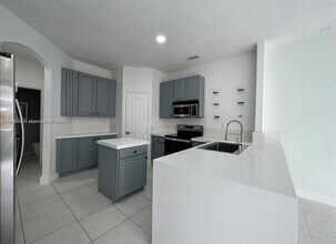 8042 NW 114th Pl in Medley, FL - Building Photo - Building Photo