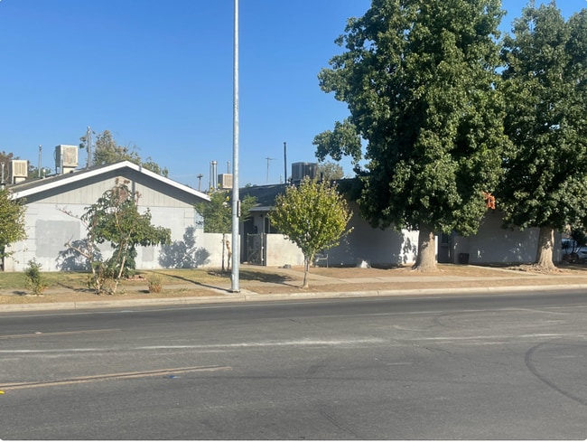 property at 927 S Thorne Ave