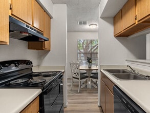 Saddlecreek Apartments in Roswell, NM - Building Photo - Building Photo