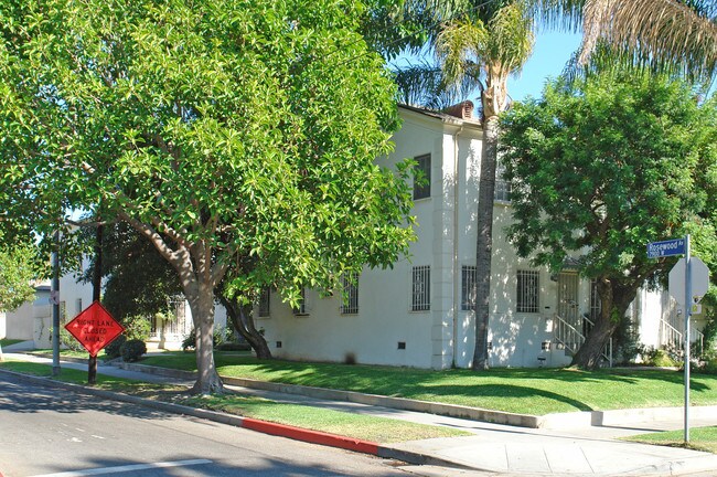 7916-7927 Rosewood Ave in Los Angeles, CA - Building Photo - Building Photo
