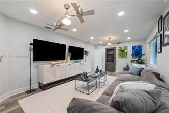 8234 SW 60th Ct in South Miami, FL - Building Photo - Building Photo