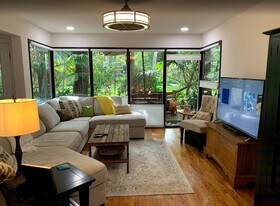 8211 Katy Fwy in Houston, TX - Building Photo
