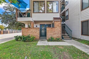 2300 Bamboo Dr in Arlington, TX - Building Photo