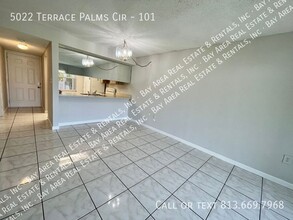 5022 Terrace Palms Cir in Tampa, FL - Foto de edificio - Building Photo