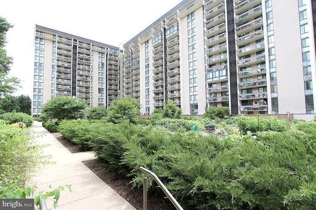 property at 5300 Holmes Run Pkwy