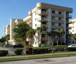 Royal Palm Towers Luxury Rental Apartments in Coral Springs, FL - Building Photo - Building Photo