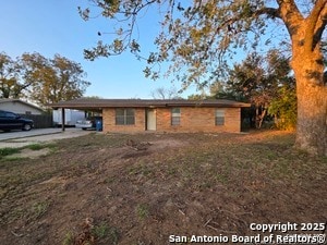 property at 915 E Frio St