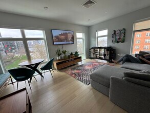 1 Lisbon St, Unit 301 in Boston, MA - Foto de edificio - Building Photo