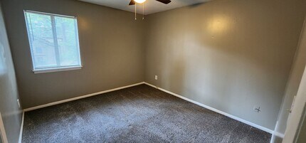 906 NW Candlewood Dr in Huntsville, AL - Building Photo - Building Photo