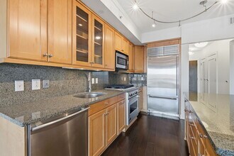 1111 19th St N, Unit 1901 in Arlington, VA - Foto de edificio - Building Photo