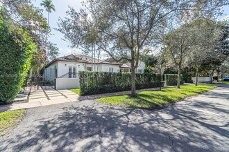 428 Giralda Ave in Coral Gables, FL - Building Photo - Building Photo