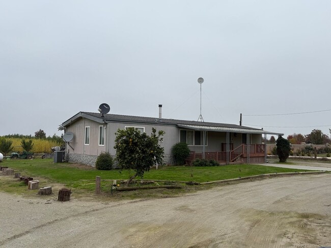 26521 Rd 100 in Tulare, CA - Building Photo - Building Photo