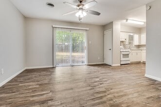 404 Darlene Ln in Arlington, TX - Building Photo - Building Photo