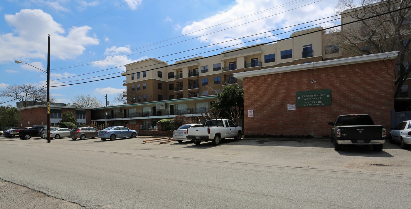 Richton Gardens Apartments in Houston, TX - Building Photo