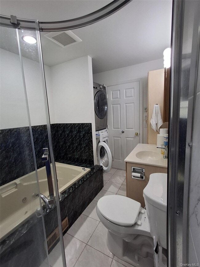 1088 Park Ave in Huntington, NY - Building Photo - Building Photo