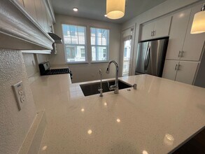 225 Orbit Wy in Mountain View, CA - Building Photo - Building Photo