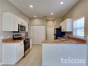 9 Point Pl in Palm Coast, FL - Foto de edificio - Building Photo